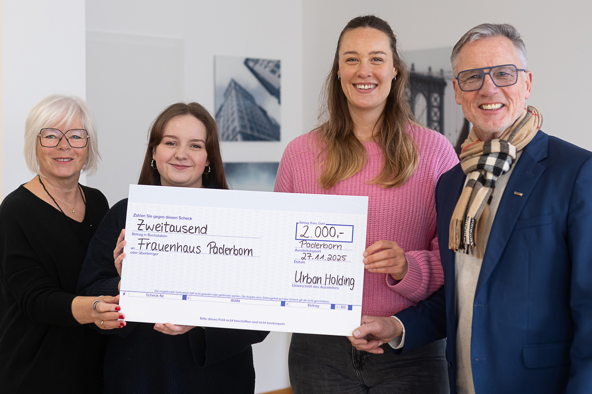 Wie viel bewirkt gemeinsame Verantwortung? Die ADU Service Gruppe stärkt regionale Projekte mit 7.000 Euro 1 Spende Frauenhaus ADU 1